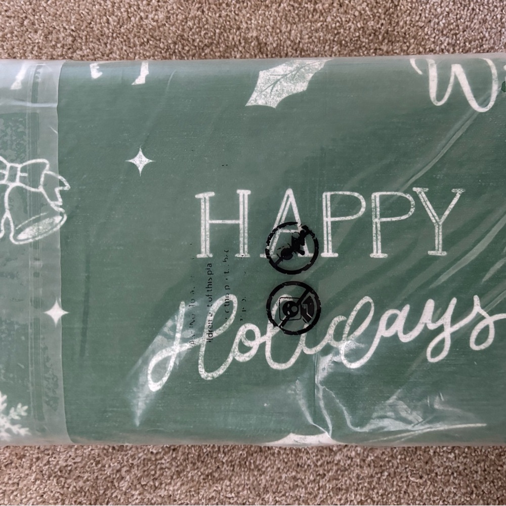 Green Holiday 5x7 Canvas Rug and 2x8 Non Slip Pad (NIB)